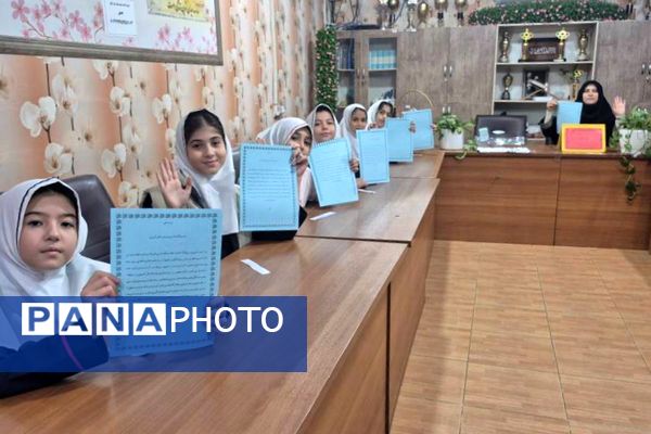 اولین جلسه شورای دانش‌آموزی با همراهی مدیر مدرسه هدی۱ 