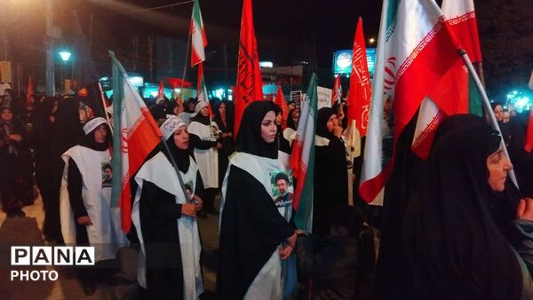  دویست و سومین شب تجمعات «بیعت با رهبری» در نورآباد با تجدید میثاق و نماز استغاثه 