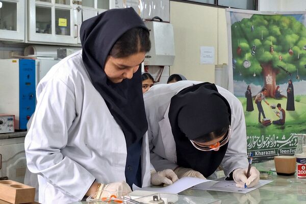 داوری مرحله استانی محور فعالیت های آزمایشگاهی جشنواره نوجوان خوارزمی در پژوهشرای دکتر حسابی