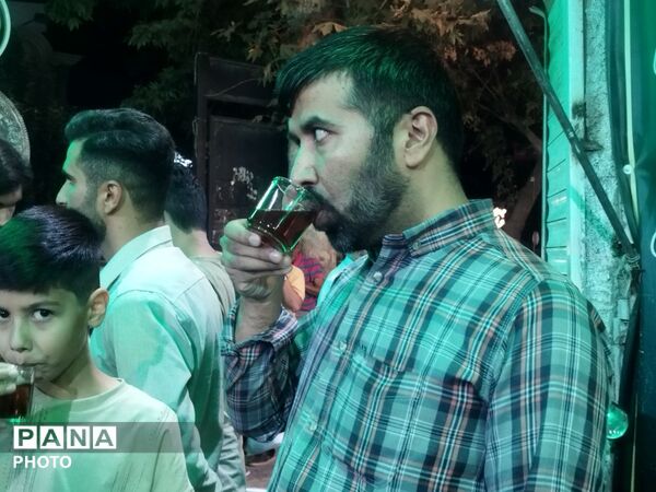 چایخانه حضرت زهرا (س)؛ جایی که مهربانی دم میآید و محبت سرو میشود