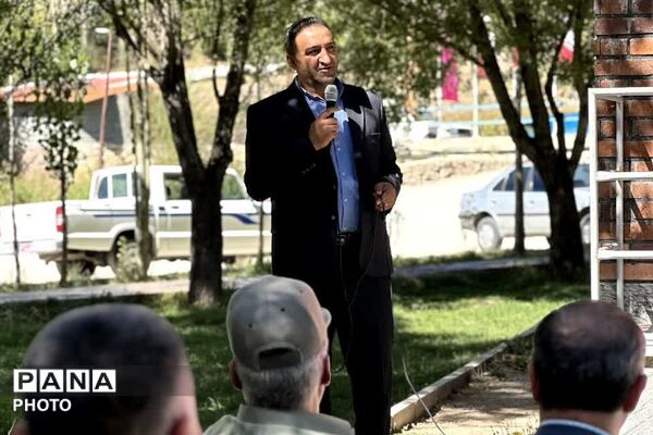 آیین «روایت ایستادگی» و گلباران مزار شهدای گمنام در شهر ارجمند 