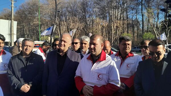 بازدید دبیرکل جمعیت هلال احمر کشور از غرفه‌های خدمت‌رسانی شهر کرج در نوروز 