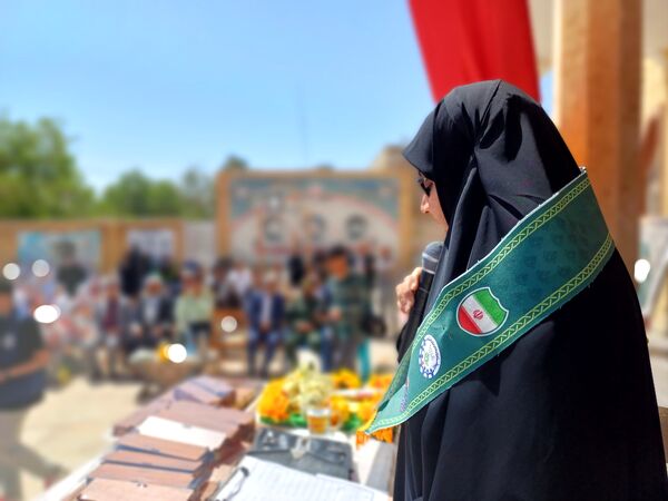 نواختن زنگ سپاس معلم در دبستان دخترانه شاهد نرگس