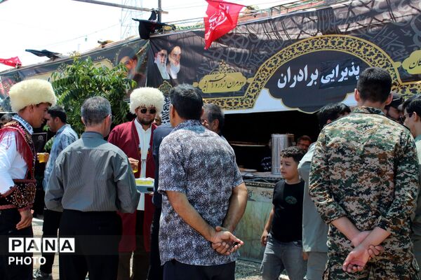 موکب‌های فاروج، میزبان زائران بدرقه رهبر شهید در مسیر مشهد
