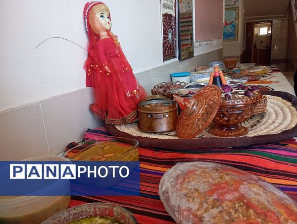 نمایشگاه صنایع دستی و جشنواره غذاهای سنتی به‌مناسبت دهه فجر 