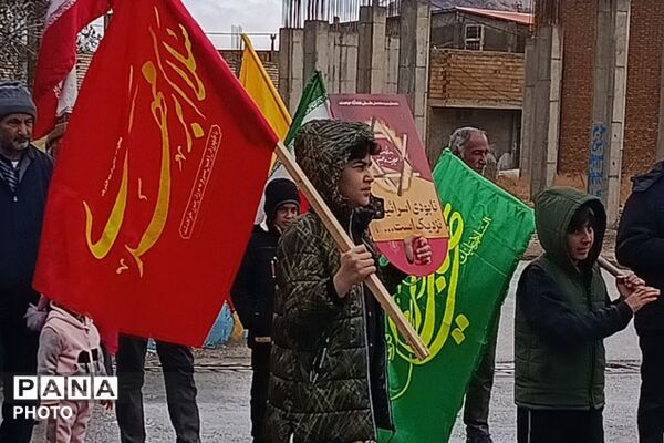 حضور پرشور مردم کیار در روز قدس، زیر بارش باران