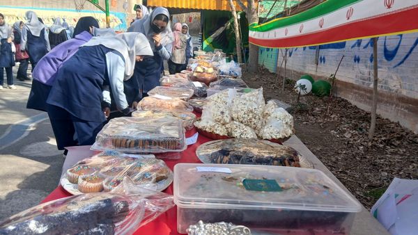 بزرگداشت روز ۲۲ بهمن  در دبستان میثاق 