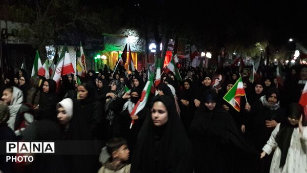 حضور پرشور مردم آشخانه در راهپیمایی شبانه بیعت با رهبری
