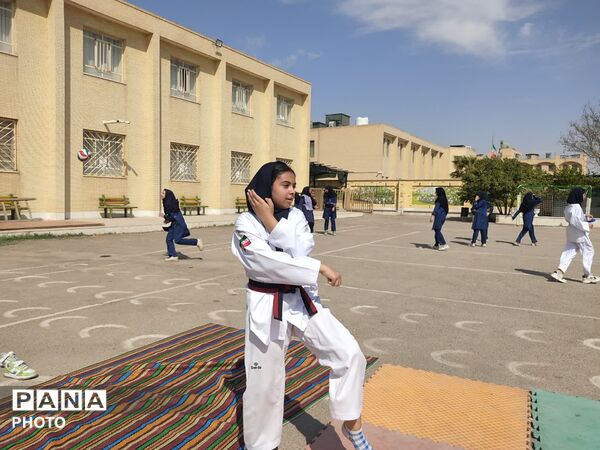 درخشش استعدادهای ورزشی دانش‌آموزان در المپیاد ورزشی دبیرستان دکتر جوادی