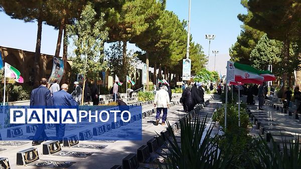 نماز جمعه در جوار شهدای بهشت فضل نیشابور 