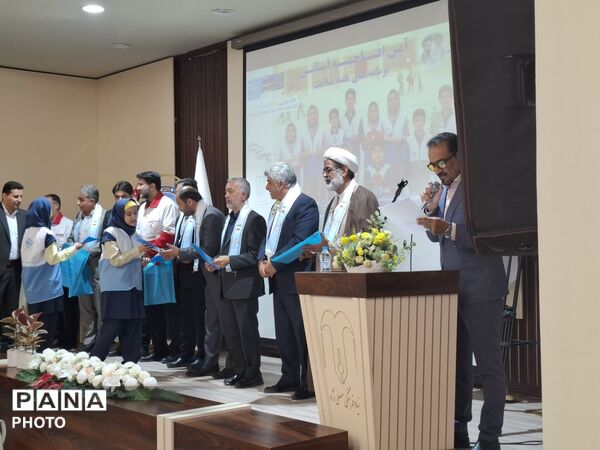 تقدیر از سفیران برتر سلامت ناحیه ۶ 