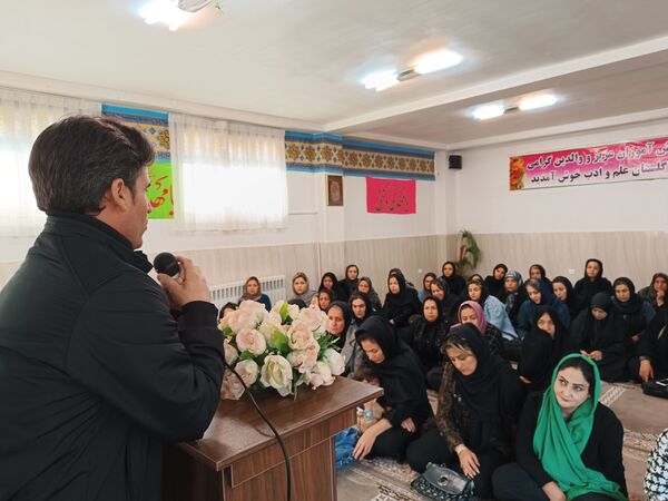 کارگاه آموزشی، برای اولیا دانش‌آموزان در اردبیل