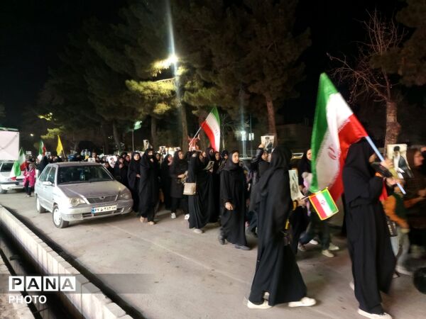 حرکت دسته عزاداری درسومین شب شهادت امام خامنه ای از پنجراه تا مسجد جامع