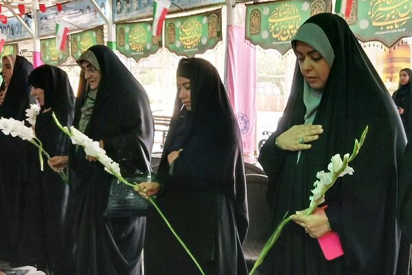 برپایی آیین غبارروبی مزار شهدا در هفته دفاع مقدس در ملارد 