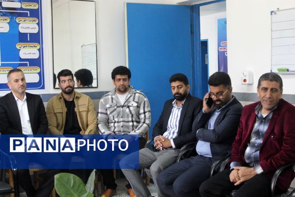 بزرگداشت مقام معلمان در مدارس گلوگاه 