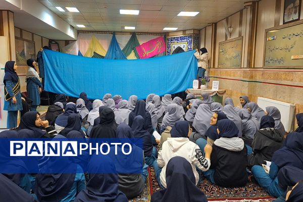حضور دانش‌آموزان مدارس ناحیه دو شهرری در جشن ولادت حضرت فاطمه (س)