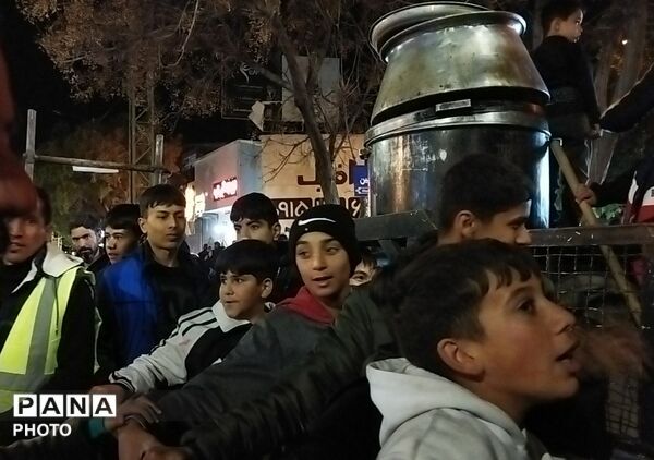 گذری بر فعالیت موکب گروه جهادی ریحانه النبی  در مراسم چهلم رهبر شهید و شهدای میناب 