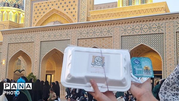 «سفره پدری» در حرم امام رضا (ع) پهن شد