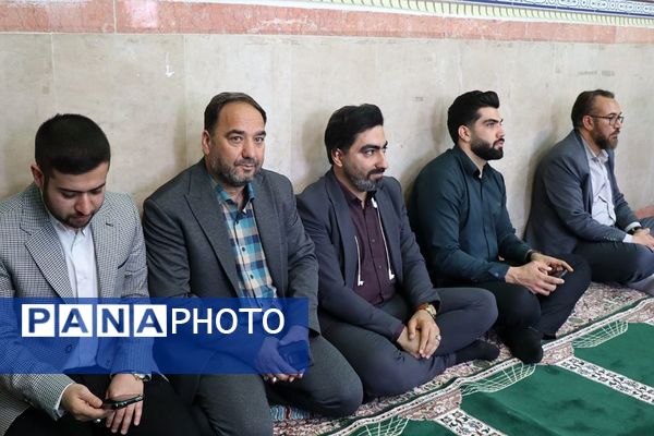 میز خدمت ویژه فرهنگیان در شهرستان پاکدشت به‌مناسبت گرامیداشت هفته معلم 