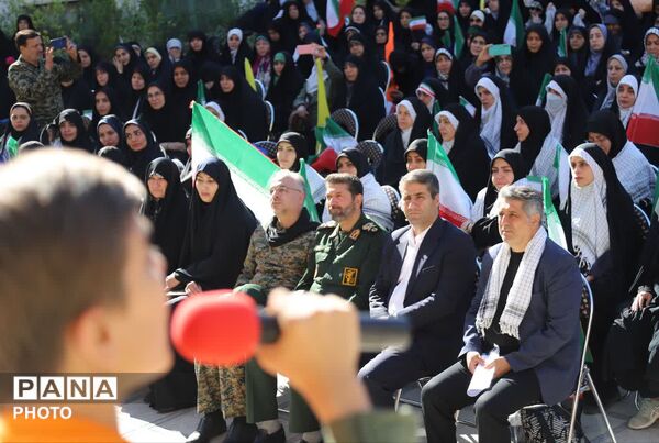 مراسم صبحگاه مشترک بسیج فرهنگیان تهران بزرگ در اداره کل آموزش و پرورش
