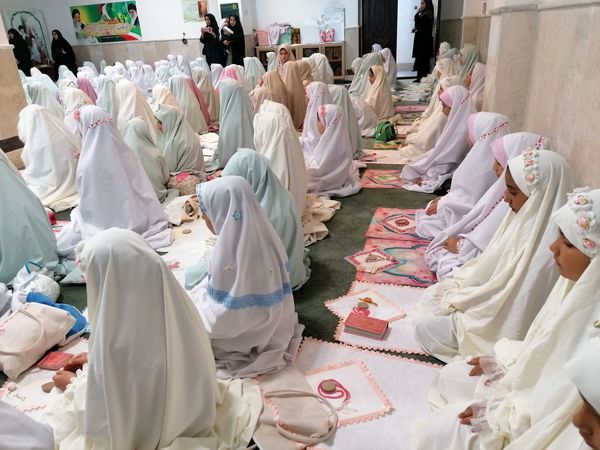 جشن تکلیف دختران با عطر بندگی و شکوفه‌های ایمان