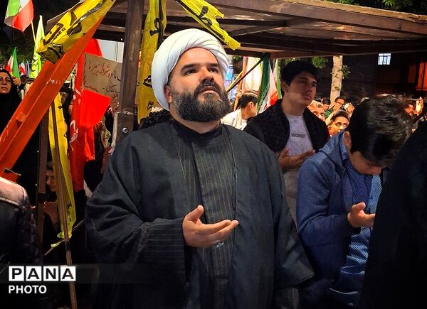 دست‌هایی به آسمان، قلوبی به امید ظهور