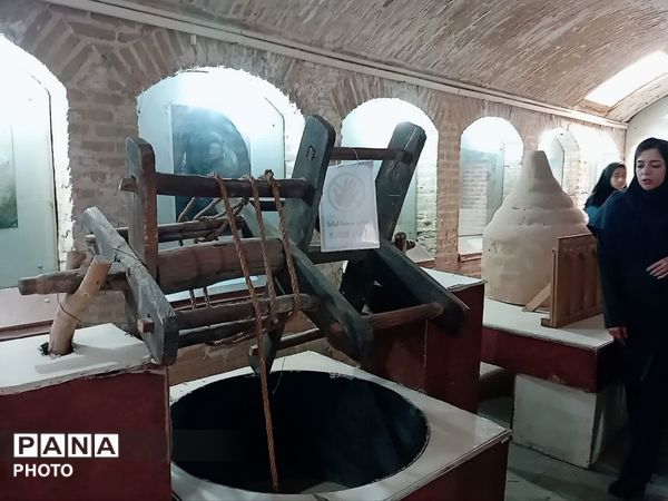 بازدید آموزشی دانش‌آموزان دبیرستان امام خمینی (ره) از موزه آب و طرح داناب