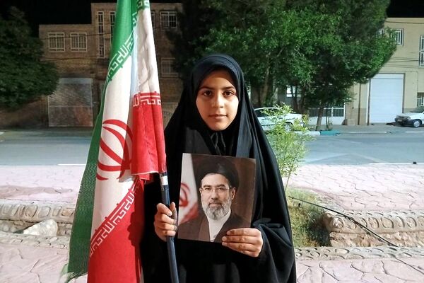 دهه نودی‌‌های یزدی پای کار انقلاب