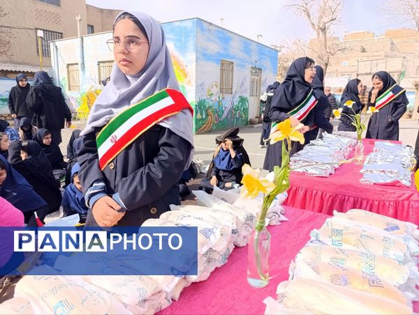 جشن پرنشاط دانش‌آموزان مدرسه حضرت معصومه(س) ناحیه 4 کرج