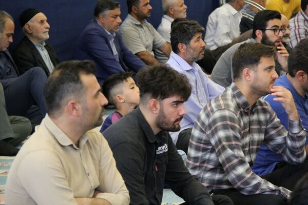 حضور پرشور فرهنگیان و دانش آموزان در نماز جمعه صفادشت ملارد 