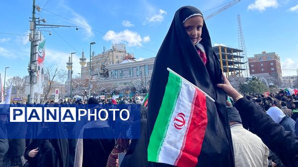 حضور پرشور کودکان در راهپیمایی ۲۲ بهمن