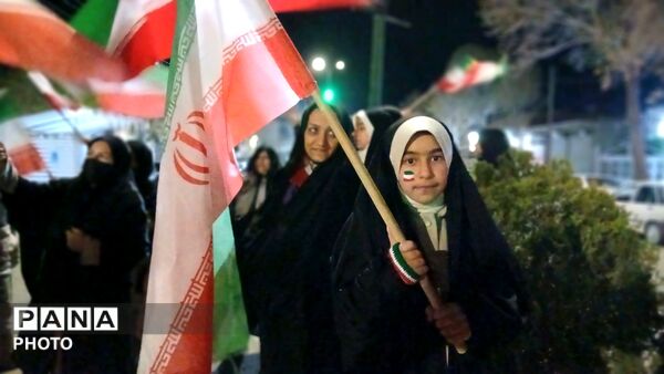 میزبانی باشکوه فرهنگیان خزل در کنار تجمعات شهر فیروزان