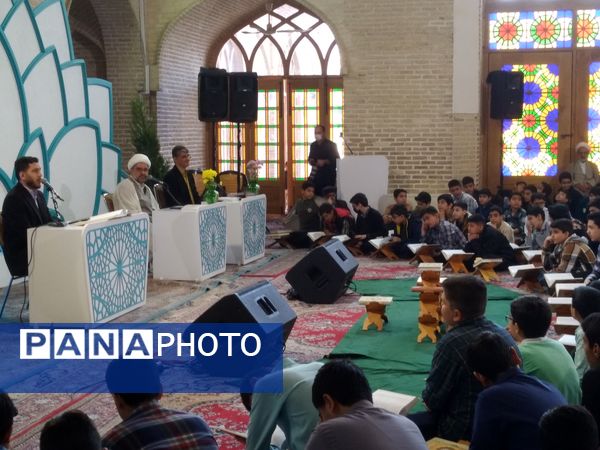 بزرگترین محفل دانش‌آموزی انس با قرآن در شهر یزد 