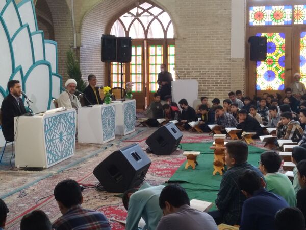بزرگترین محفل دانش‌آموزی انس با قرآن در شهر یزد 