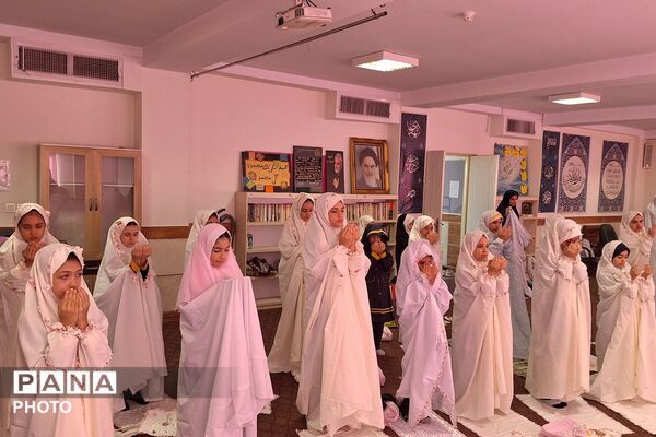 اقامه نماز، محفل انس با قرآن و به صدا در آمدن زنگ مهر و ایثار در مدارس شهرری 