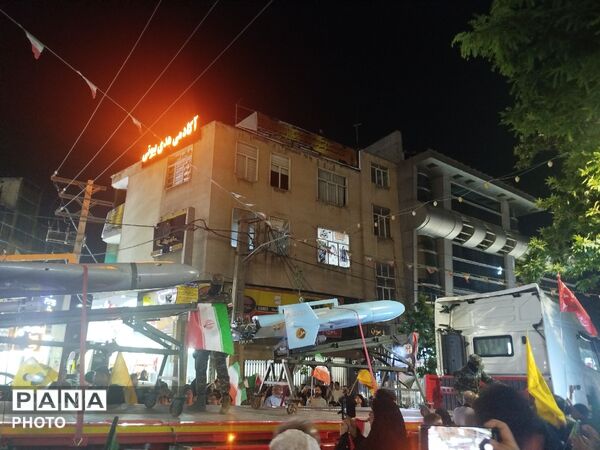 نمایش گوشه‌ای از قدرت و اقتدار  نظامی ایران در خیابان‌های رجایی شهر کرج