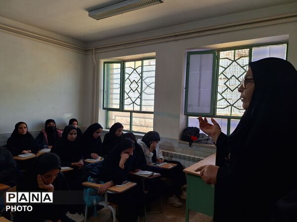 بازدید سرگروه‌ های آموزشی استان چهار محال و بختیاری از مدارس میانکوه