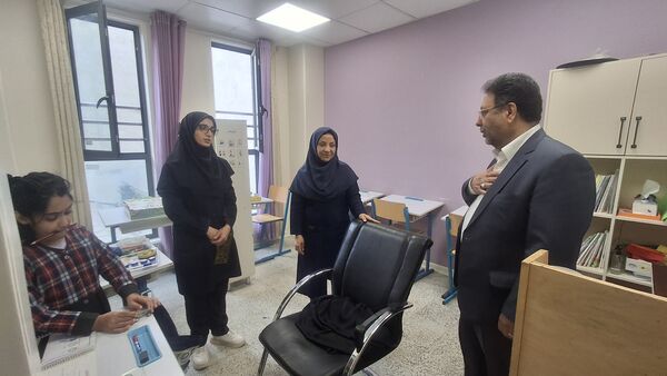 مدیر آموزش‌وپرورش منطقه ۱۴ تهران از کارکنان مدرسه اتیسم راد تقدیر کرد