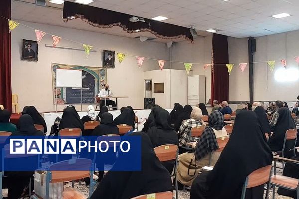 جلسات آموزشی در دبیرستان شاهد علامه طباطبایی ناحیه 2 شهرری 