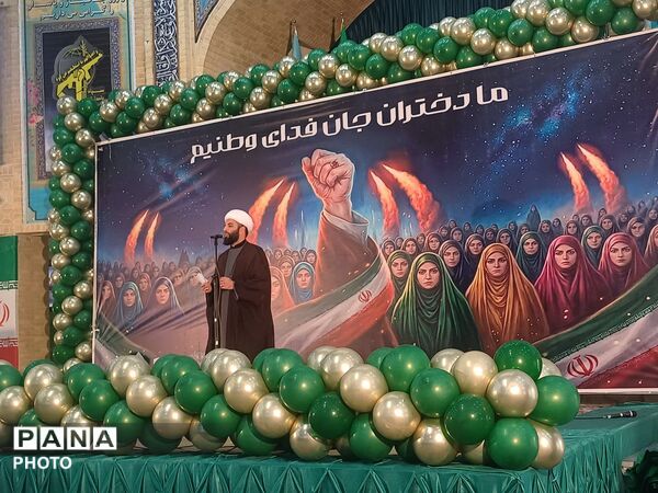 تجدید بیعت دختران وطن با آرمان‌های انقلاب در حسینیه امام
