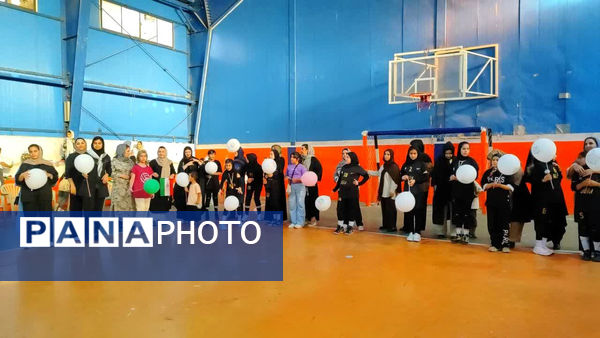 تقدیر از دختران برگزیده مسابقات ورزشی در شهر جعفریه قم