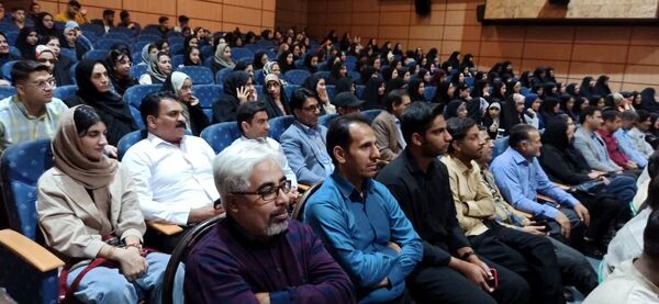 تجلیل از رتبه‌های برتر کنکور در بم