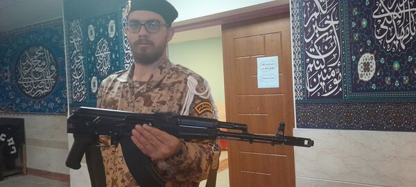 آموزش عملی آمادگی دفاعی در دبیرستان فرزانگان استعداد درخشان ملارد