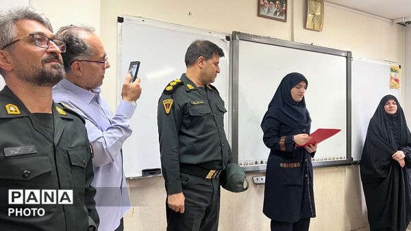 برپایی مراسم هفته نیروی انتظامی در دبیرستان شهید تیمسار فلاحی ناحیه 1 کرج 