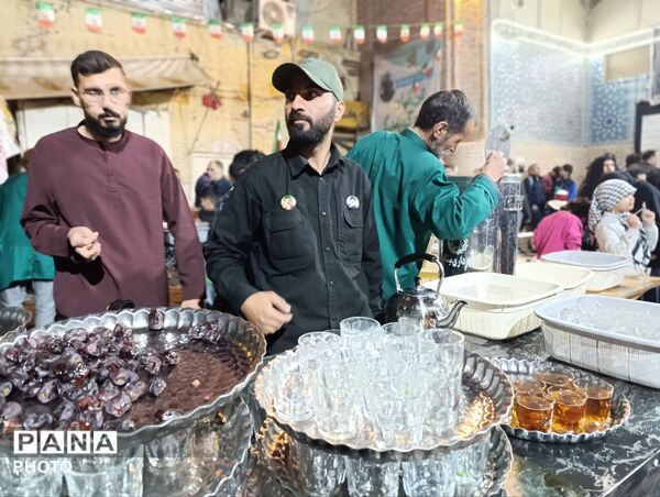 موکب های چایخانه برپا شده در حسینیه امام  خمینی(ره) 