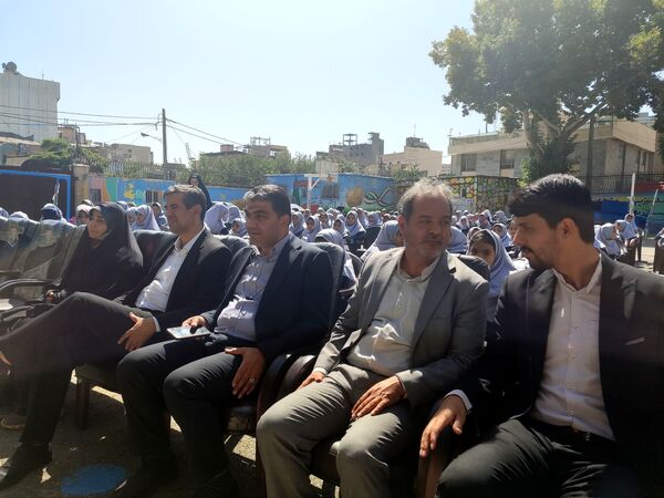 آیین نواختن زنگ مهر، ایثار و شهادت در دبستان شاهد حاج تقی آقا بزرگ ناحیه یک مشهد 