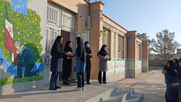 تجلیل از نمرات 20 امتحان نهایی و ممتازان علمی و پرورشی در جشن بیست دبیرستان خاتم الانبیا (ص)