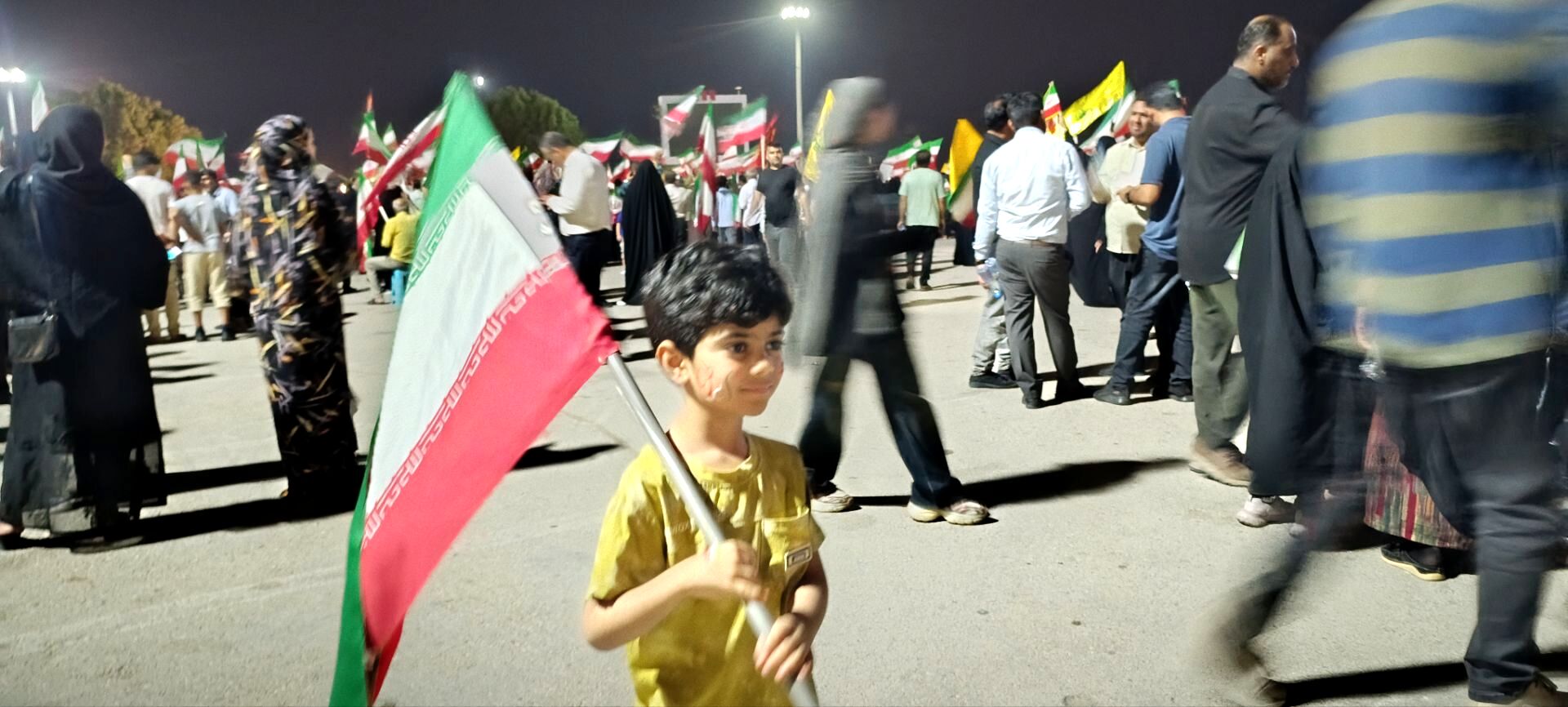 برگزاری تجمع شبانه شهروندان در بندرعباس