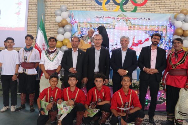 جشن گرامیداشت مقام معلم در شهر آشخانه 