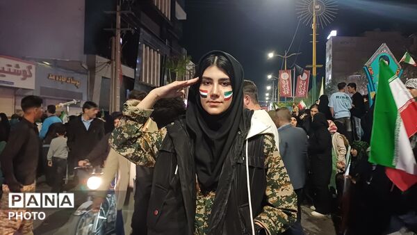 حضور گسترده مردم در خیابان‌های خرم آباد 